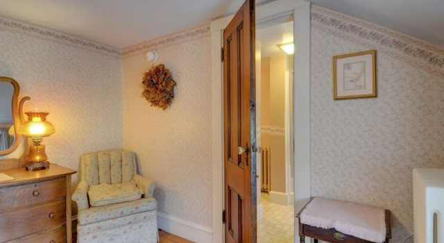 Melville House Newport, Забронировать Гостевой дом Ньюпорт штат Род-Айленд, рядом с Развлекательный центр Ryan Family Amusements