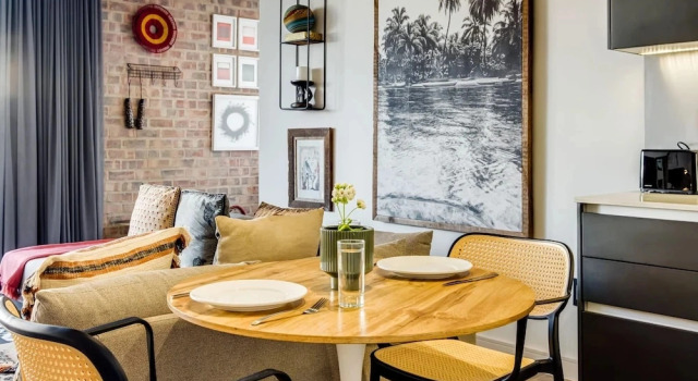 Коттедж Contemporary Charming Apartment The Urban Edge