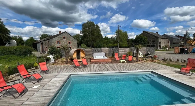 Коттедж с балконом Luxury Villa with Pool