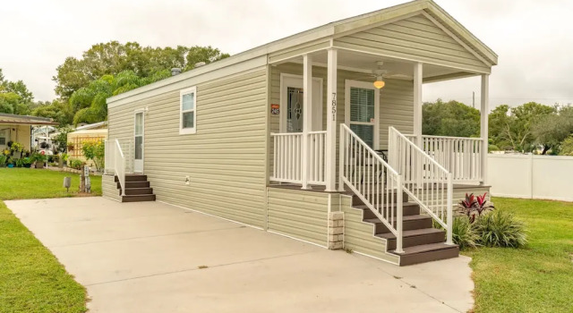 Baker Acres, Boek Hotel Hotels in Zephyrhills met parkeren, Parkeren