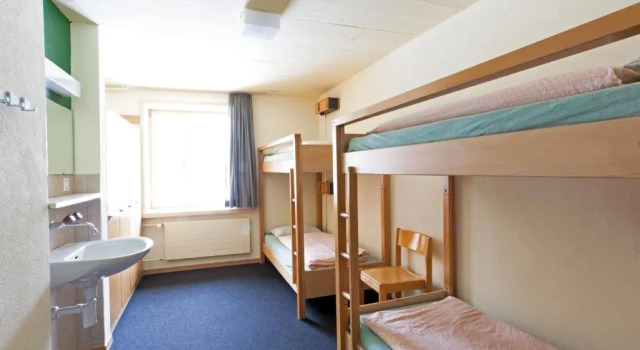 Кровать в общем номере St. Moritz Youth Hostel