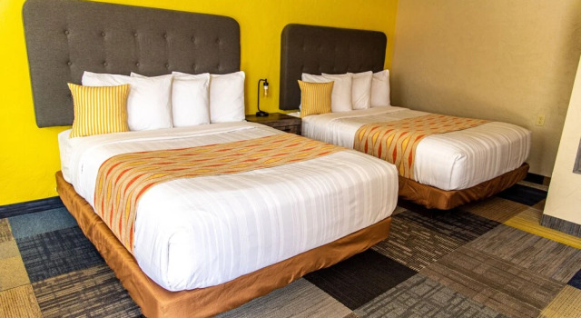 Четырёхместный номер Standard с видом на горы American Classic Inn