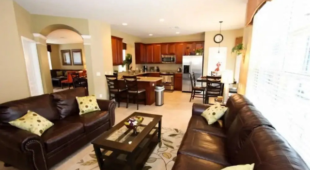Stunning 6 Bedroom 4 Bath Villa with Private South Facing Pool
