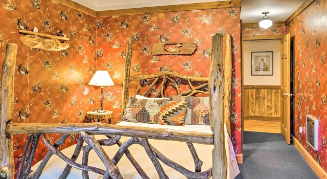 River Access + Mtn Views: Cullowhee Lodge!