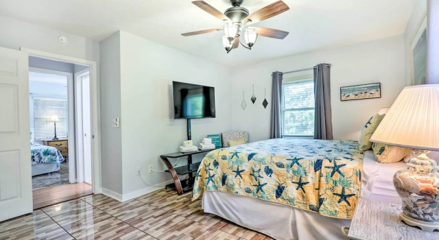 St Augustine Island Home w/ Patio, Walk to Beach!, Book Feriehus Villaer i Saint Augustine Area, Villa