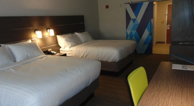 Четырёхместный номер Standard Holiday Inn Express & Suites Boynton Beach by IHG