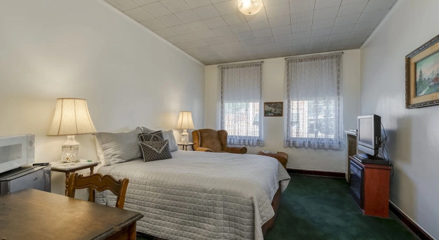 Suite 2 Schlafzimmer mit Bergblick Ryan Hotel
