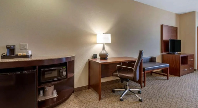 Четырёхместный люкс с видом на горы Comfort Suites Eugene University