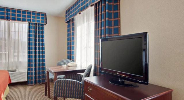 Четырёхместный номер Standard Holiday Inn Express & Suites Jackson by IHG