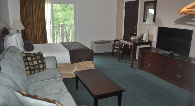 University Inn Academic Suites, Varaa Hotelli Hotellit New England uima-altaalla, Uima-allas