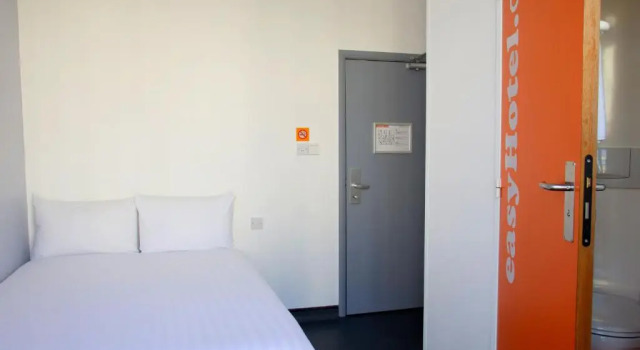 Двухместный номер Standard easyHotel Victoria