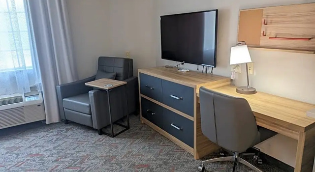 Четырёхместный люкс Candlewood Suites Wilson