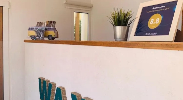 Wax Hostel, Забронировать Хостел Praia de Faro Фару, рядом с Пляж острова Фару