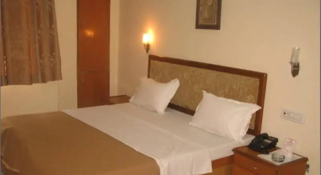 Hotel Rajhans, Забронировать Отель Отели штата Махараштры 3 звезды, 3*