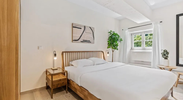 Апартаменты Clausen Charm Contemporary Retreat ID210