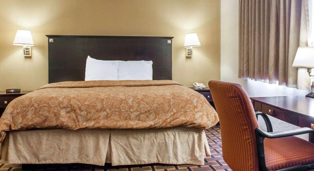 Двухместный люкс Clarion Pointe Bettendorf - Quad Cities