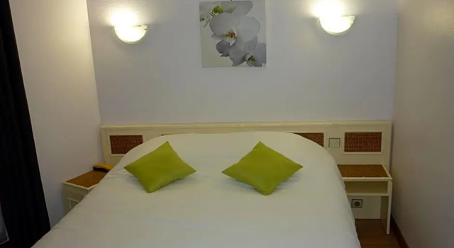 Номер Comfort Sure Hotel by Best Western Saintes