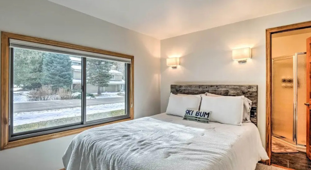 Bright Eagle-Vail Escape w/ Deck + Mtn Views, Забронировать Дом для отпуска Виллы Эйвон, Вилла