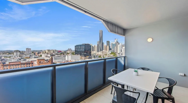 Апартаменты с 3 комнатами с видом на город The Coterie Apartments by CLLIX