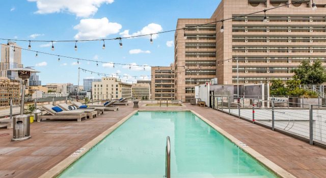 One Lux Stay HWH Downtown Los Angeles, Забронировать Отель Отели Лос-Анджелеса с бассейном, рядом с Dorothy Chandler Pavilion, Бассейн
