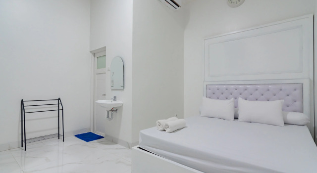 Family Homestay Syariah Cirebon RedPartner, Book Hotel North Cirebon West Java