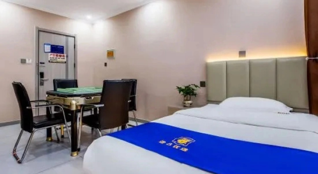Люкс Deluxe c 1 комнатой Super 8 Hotel