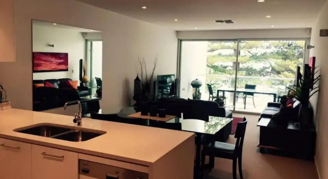 Номер Standard Пентхаус с балконом Breeze Beachfront Apartment