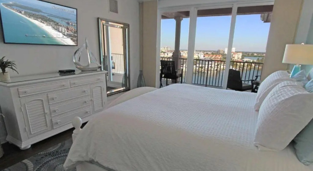 806 Harborview Grande