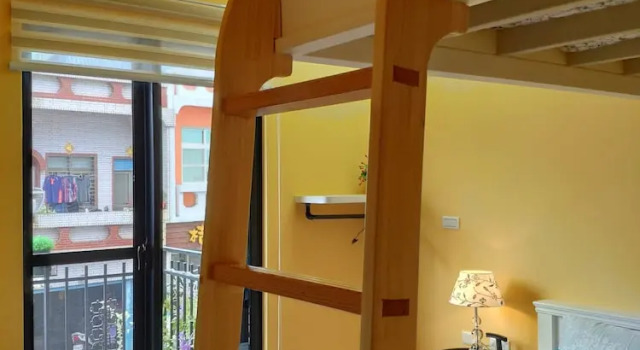 Трёхместный номер Comfort с балконом и с видом на город Teacher Cai Homeestay