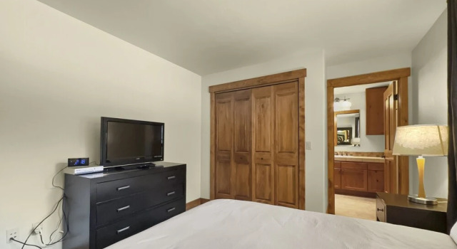 Ca2103 The Cache 3 Bedroom Condo by RedAwning