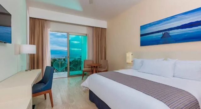 Двухместный номер Standard с балконом и с видом на горы Отель Krystal Puerto Vallarta