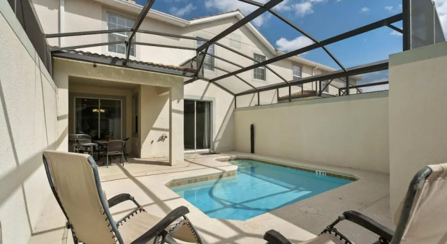 Spacious 4BR Townhome With Pool at Storey Lake