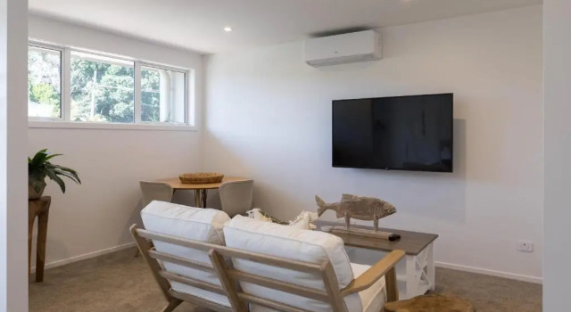 Luxury Apart, Balcony & Seaviews, Full Laundry, Kitchen & Heat Pump