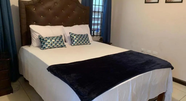 C-Vue Villa "Pool AC Gated SeaFront", Book Villa Villaer i Portmore, Villa