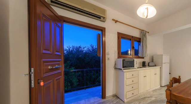 Kiki Studios & Apartments
