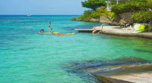 Penthouse getaway by the beach, Забронировать Отель Отели Ocho Rios Coast 3 звезды, 3*