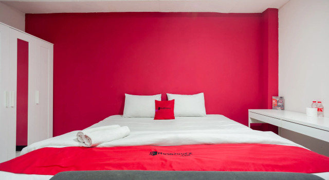 RedDoorz Plus near Mall Kelapa Gading, Réserver Hôtel Kelapa Gading Jakarta, près de La Piazza