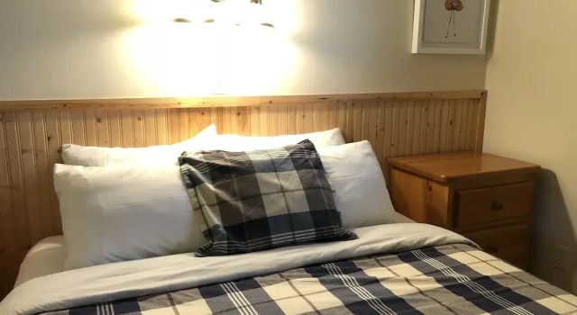 Коттедж с 2 комнатами с балконом Piccadilly Motel