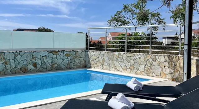 Sunny apartment with a Private Pool