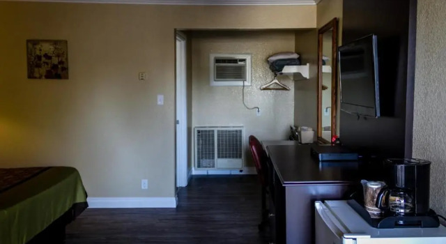 Четырёхместный номер Standard Charm Motel & Suites