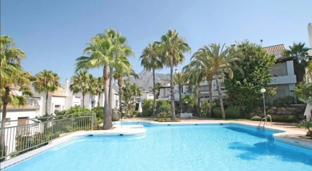 South faced 4 bdrm townhouse with pool in Marbella