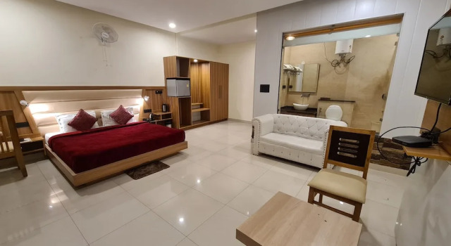Двухместный номер Executive с балконом и с видом на окрестности Hotel Rajpur Heights