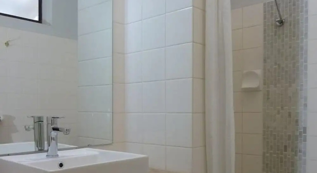 Семейный люкс с 2 комнатами Airlie House Motor Inn