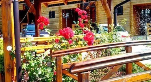 Cottages Zakos, Buchen Sie Hotel Čajetina 