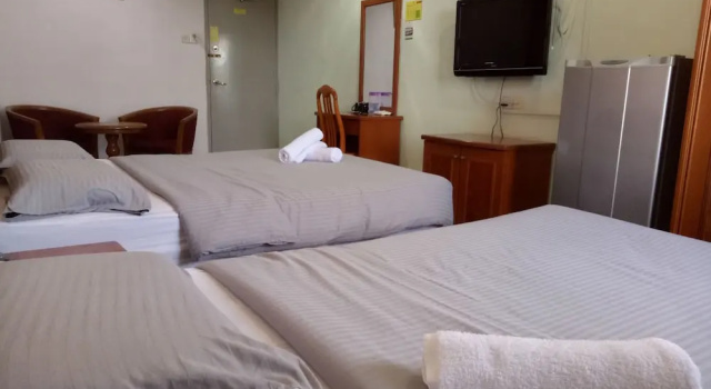 Четырёхместный семейный номер Standard Sherwinton Hotel