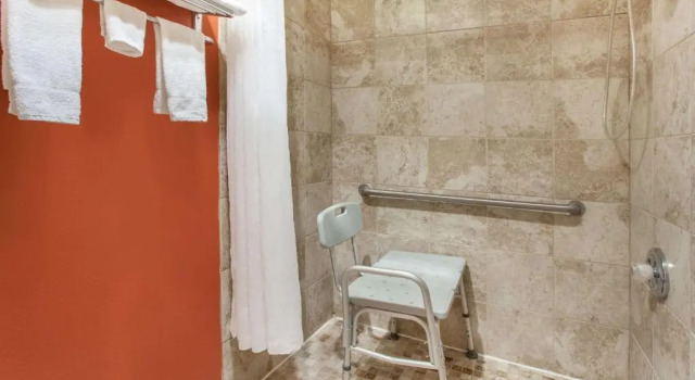 Четырёхместный номер Standard Days Inn & Suites by Wyndham Mt Pleasant