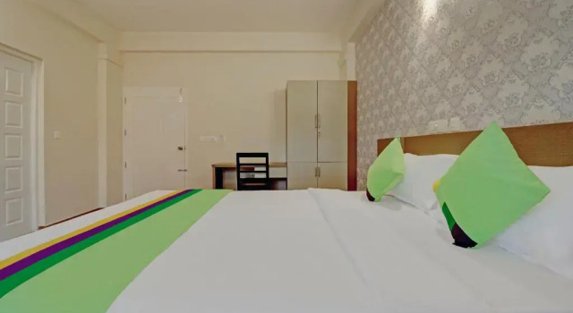 Номер Standard Treebo Golden Terminal Kochi Airport With Swimming Pool