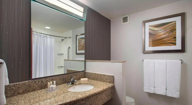 Номер Standard Courtyard Republic Airport Long Island/Farmingdale