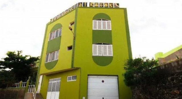 Residencial Raiar, Rezervovat Penzión se snídaní Hotely v Barlavento Islands s parkováním, Parkování