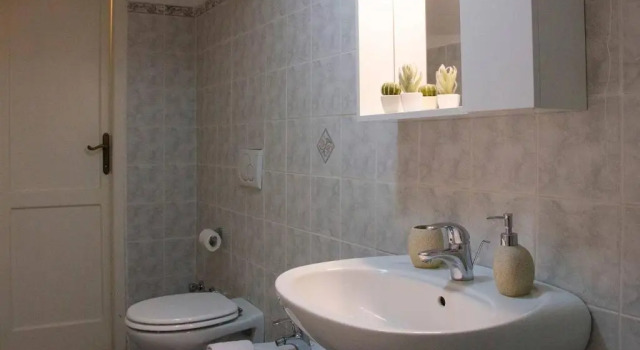 Апартаменты ALTIDO Cosy Apt for 4 with Balcony and View of Lake Como